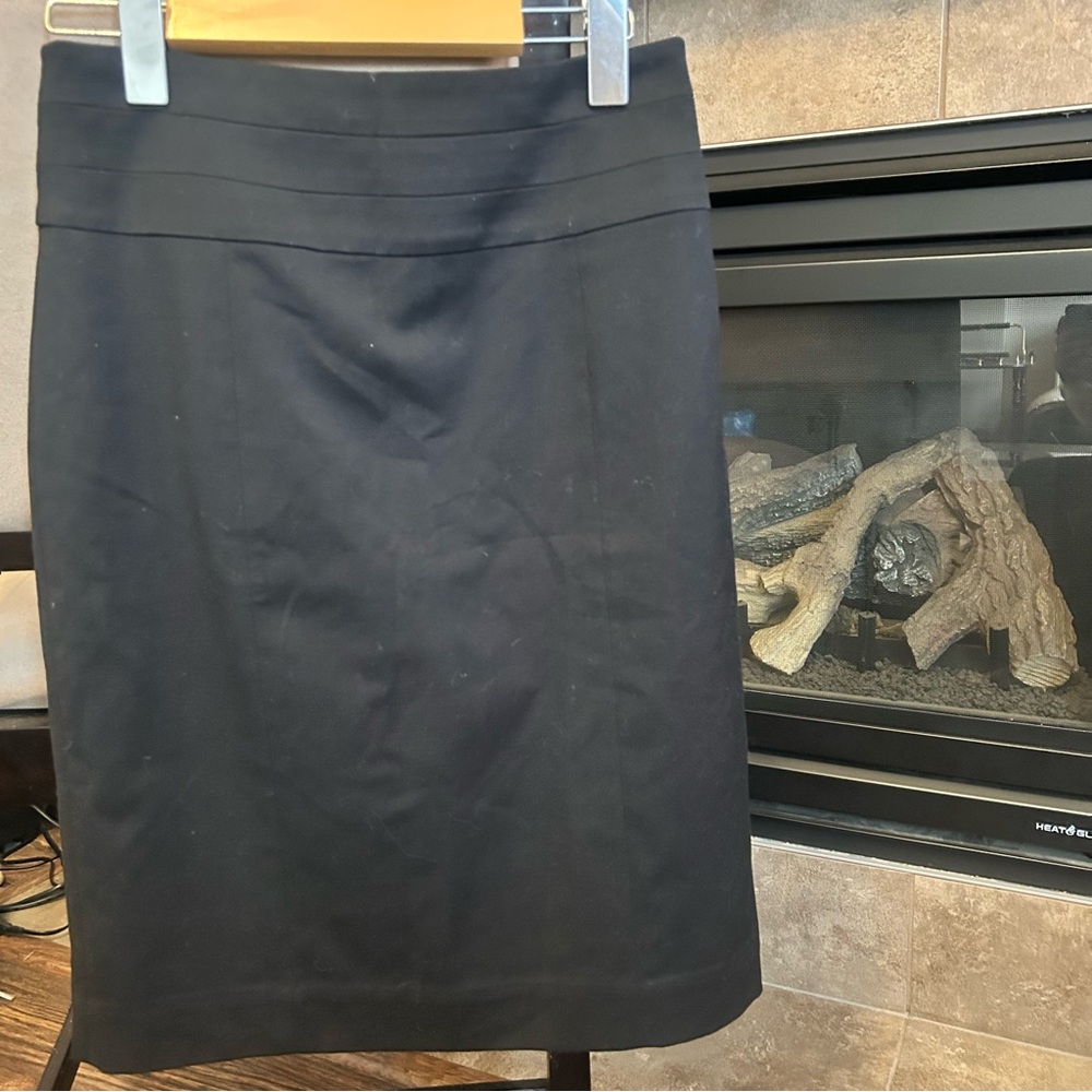 H&M Classic Black Women's Pencil Skirt. Size 6